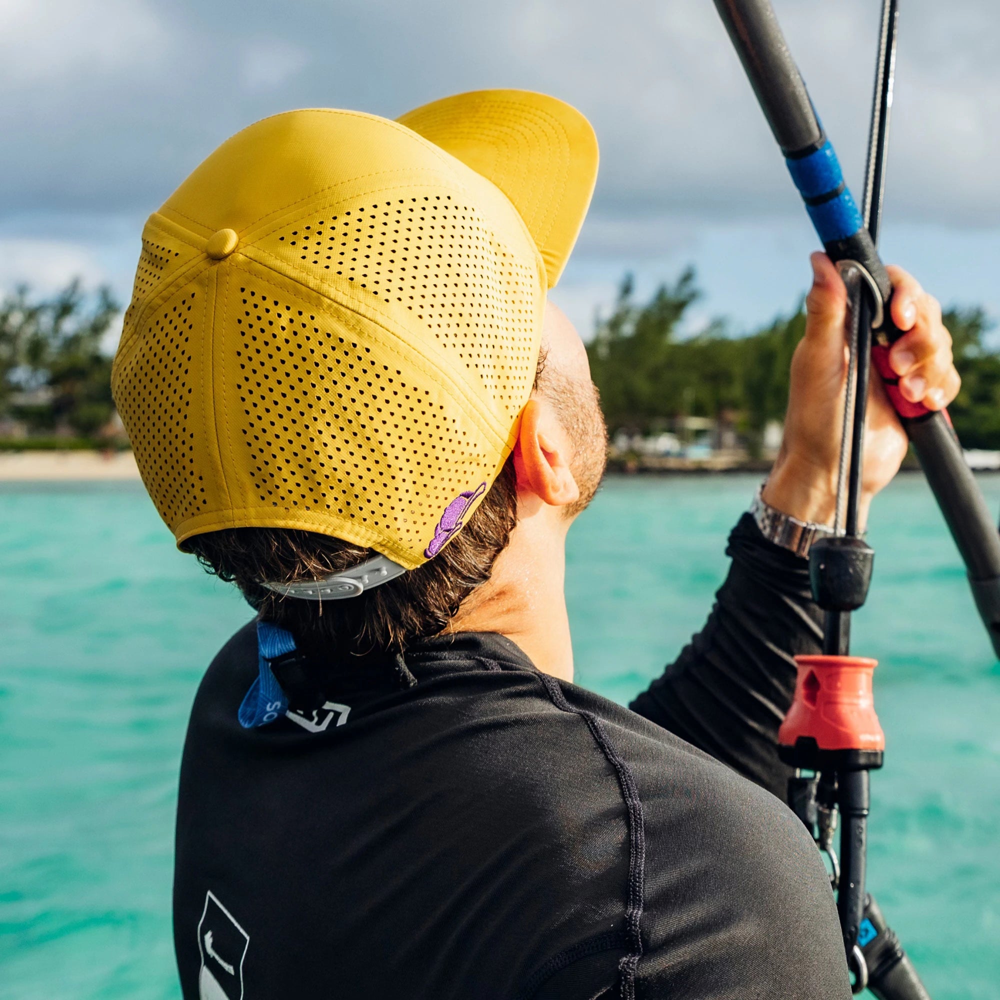 Cap Clip blau an Kitesurfer